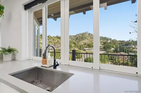 Kitchen - 9610 Vista Del Sol, Spring Valley, CA 91977 photo 5 of 7
