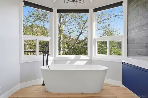 Bath - 9610 Vista Del Sol, Spring Valley, CA 91977 photo 2 of 5