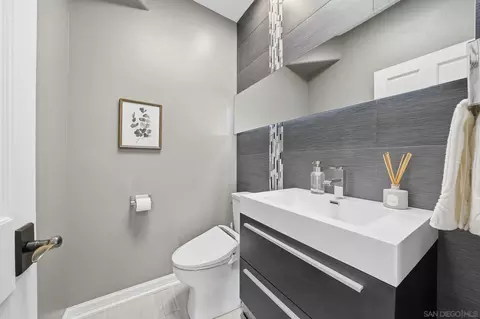 Bath - 9610 Vista Del Sol, Spring Valley, CA 91977 photo 1 of 5