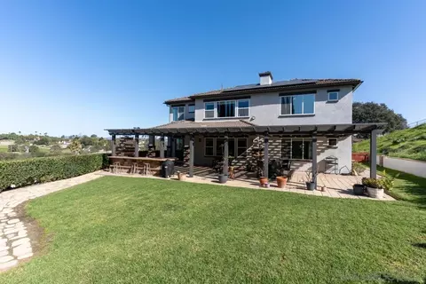 Exterior - 310 Highland Oaks, Fallbrook, CA 92028 photo 3 of 10