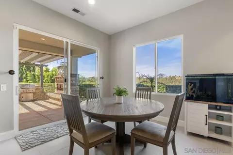 Dining - 310 Highland Oaks, Fallbrook, CA 92028 photo 2 of 4