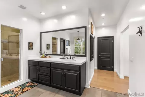 Entry Way - 1195 Via Encinos, Fallbrook, CA 92028 photo 2 of 3