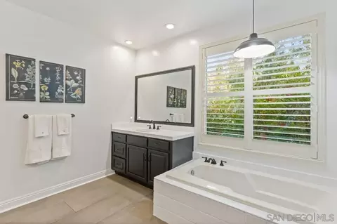 Bath - 1195 Via Encinos, Fallbrook, CA 92028 photo 1 of 4