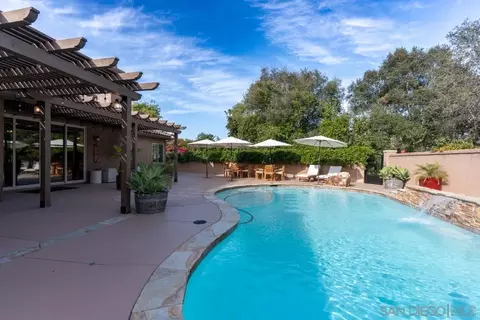Exterior - 1195 Via Encinos, Fallbrook, CA 92028 photo 5 of 8