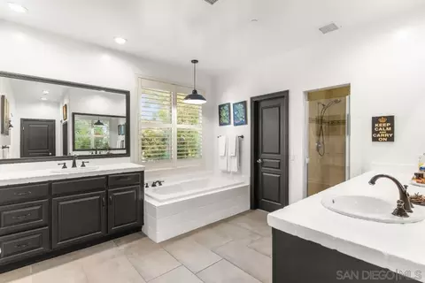 Bath - 1195 Via Encinos, Fallbrook, CA 92028 photo 2 of 4