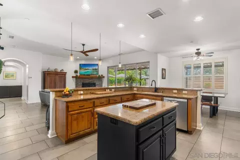 Kitchen - 1195 Via Encinos, Fallbrook, CA 92028 photo 2 of 4