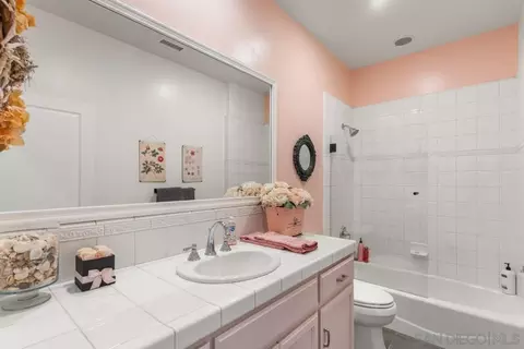 Bath - 1195 Via Encinos, Fallbrook, CA 92028 photo 3 of 4