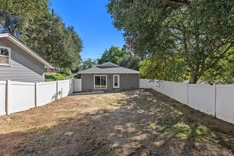 Exterior - 820 Cookie Ln, Fallbrook, CA 92028 photo 5 of 7