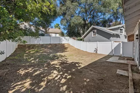 Exterior - 820 Cookie Ln, Fallbrook, CA 92028 photo 4 of 7
