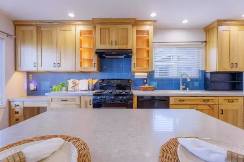 Kitchen - 4382 Dowitcher Way, Oceanside, CA 92057 photo 2 of 3