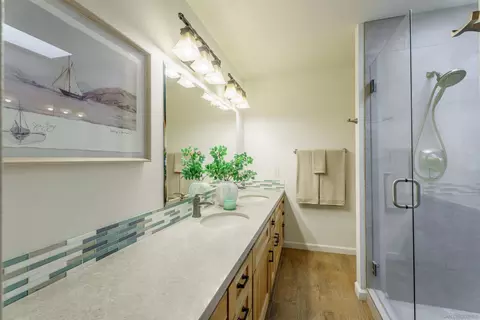 Bath - 4382 Dowitcher Way, Oceanside, CA 92057 photo 2 of 3