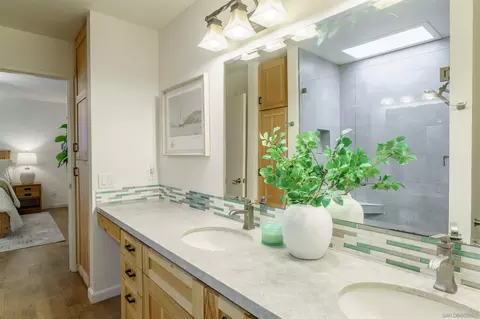 Bath - 4382 Dowitcher Way, Oceanside, CA 92057 photo 1 of 3