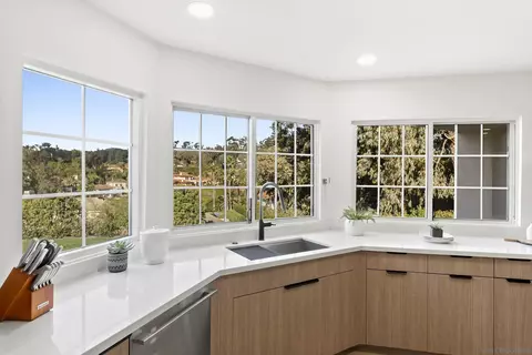 Kitchen - 17515 Circa Oriente, Rancho Santa Fe, CA 92067 photo 3 of 5