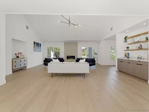 Living - 17515 Circa Oriente, Rancho Santa Fe, CA 92067 photo 2 of 4