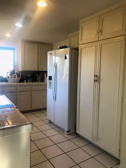Kitchen - 6645 Caminito Scioto, La Jolla, CA 92037 photo 3 of 4
