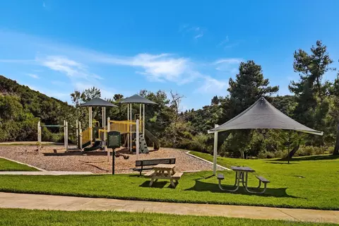 View/Area - 6645 Caminito Scioto, La Jolla, CA 92037 photo 2 of 2