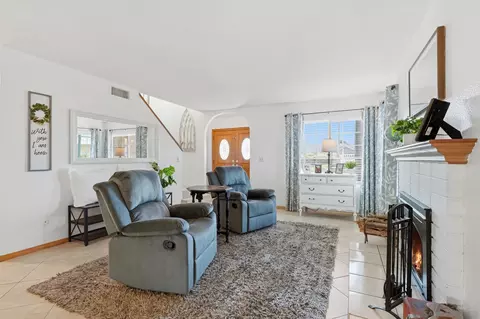 Living - 9349 Nalini Ct, Santee, CA 92071 photo 2 of 4