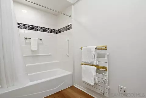 Bath - 8635 Cliffridge Ave, La Jolla, CA 92037 photo 4 of 4