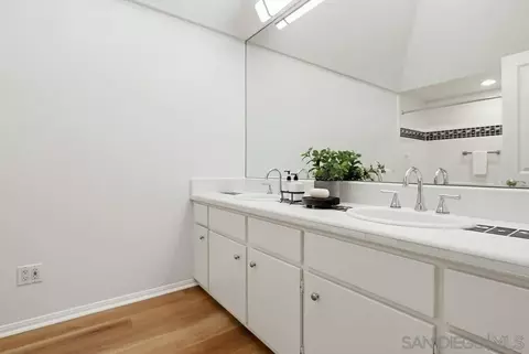 Bath - 8635 Cliffridge Ave, La Jolla, CA 92037 photo 3 of 4