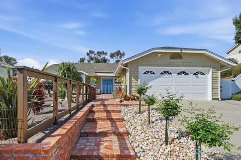 2742 Glasgow Dr, Carlsbad, CA 92010