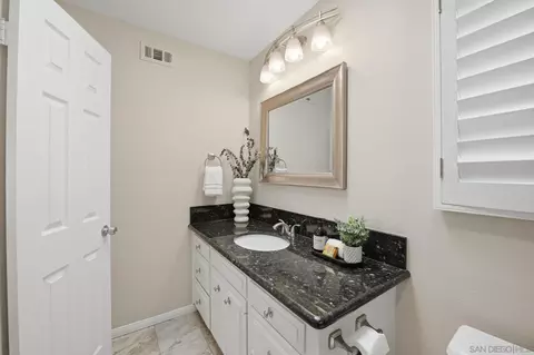 Bath - 868 A Ave, Coronado, CA 92118 photo 2 of 4