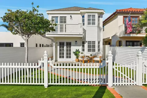 Exterior - 868 A Ave, Coronado, CA 92118 photo 2 of 10