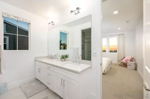 Bath - 664 Sea Ridge Ct, Encinitas, CA 92024 photo 3 of 4