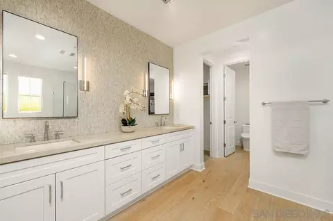 Bath - 664 Sea Ridge Ct, Encinitas, CA 92024 photo 1 of 4