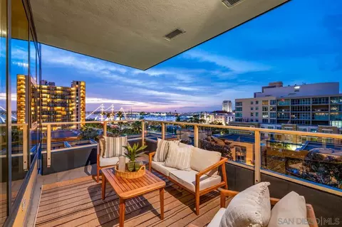 1325 Pacific Hwy #706, San Diego, CA 92101