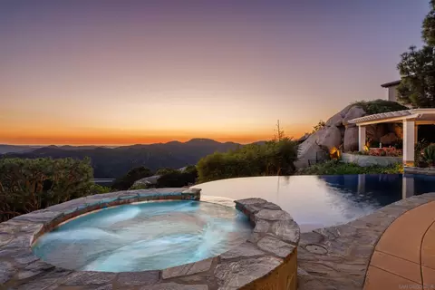 29166 Meadow Glen Way W, Escondido, CA 92026