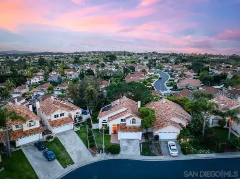 1831 Olympus Loop Dr, Vista, CA 92081 photo 2