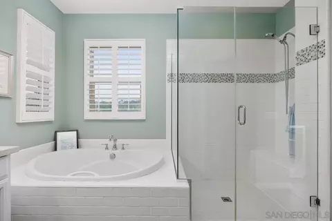 Bath - 1080 Primrose Ln, Encinitas, CA 92024 photo 2 of 4