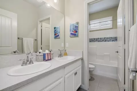 Bath - 1080 Primrose Ln, Encinitas, CA 92024 photo 4 of 4