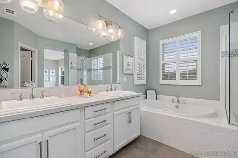 Bath - 1080 Primrose Ln, Encinitas, CA 92024 photo 3 of 4