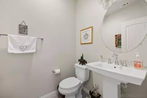 Bath - 1080 Primrose Ln, Encinitas, CA 92024 photo 1 of 4