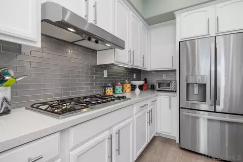 Kitchen - 1080 Primrose Ln, Encinitas, CA 92024 photo 2 of 3