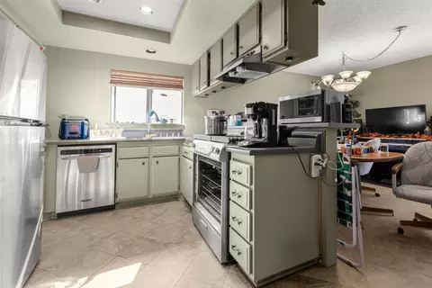 Kitchen - 7552 Paramount Ct, Rancho Cucamonga, CA 91730 photo 1 of 2