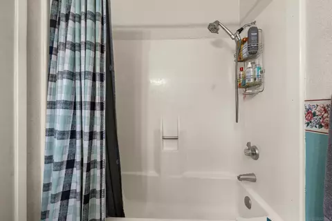 Bath - 7552 Paramount Ct, Rancho Cucamonga, CA 91730 photo 2 of 3