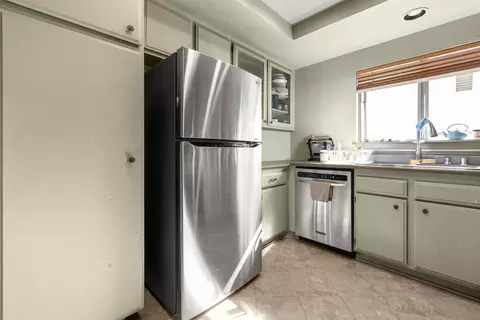 Kitchen - 7552 Paramount Ct, Rancho Cucamonga, CA 91730 photo 2 of 2