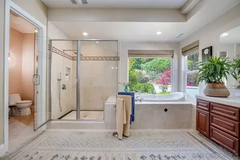Bath - 2860 Via Rancheros Way, Fallbrook, CA 92028 photo 4 of 8
