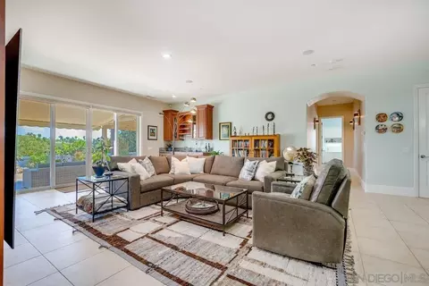Living - 2860 Via Rancheros Way, Fallbrook, CA 92028 photo 2 of 3