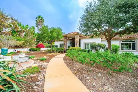 Exterior - 2860 Via Rancheros Way, Fallbrook, CA 92028 photo 2 of 29