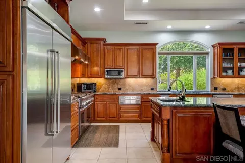 Kitchen - 2860 Via Rancheros Way, Fallbrook, CA 92028 photo 2 of 6