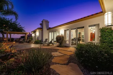 Exterior - 2860 Via Rancheros Way, Fallbrook, CA 92028 photo 12 of 29