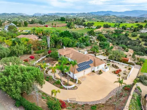 View/Area - 2860 Via Rancheros Way, Fallbrook, CA 92028 photo 2 of 4