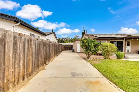 Exterior - 13622 Utopia Rd, Poway, CA 92064 photo 10 of 11