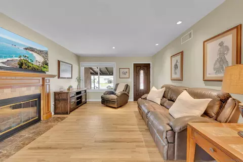 Living - 13622 Utopia Rd, Poway, CA 92064 photo 2 of 2