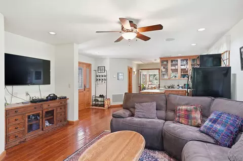 Living - 432 Arnold Way, Alpine, CA 91901 photo 3 of 3