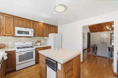 Kitchen - 432 Arnold Way, Alpine, CA 91901 photo 5 of 7