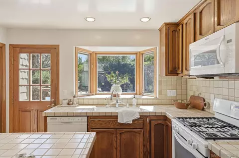 Kitchen - 432 Arnold Way, Alpine, CA 91901 photo 2 of 7